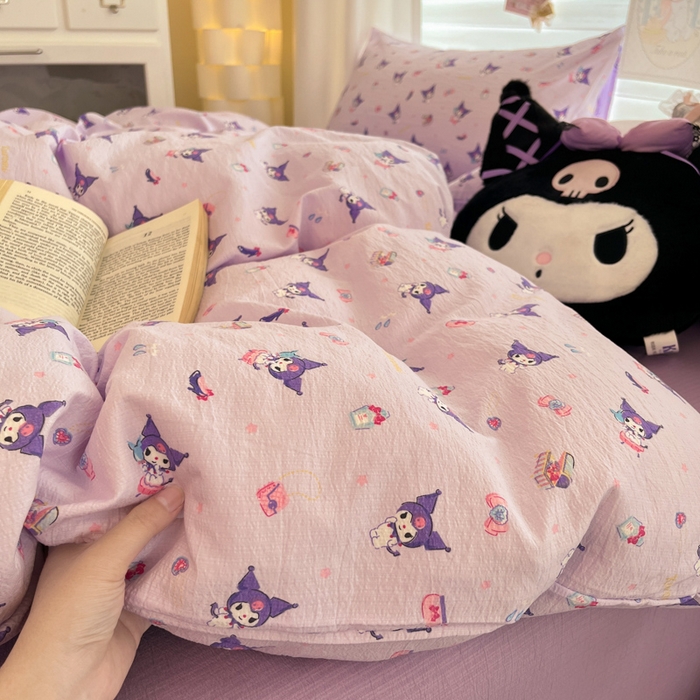 91家纺网 家纺一手货源 找家纺 海岛哥哥 2025新款高克重（110克）云感提花皱皱纱正版三丽鸥四件套系列 时尚库洛米