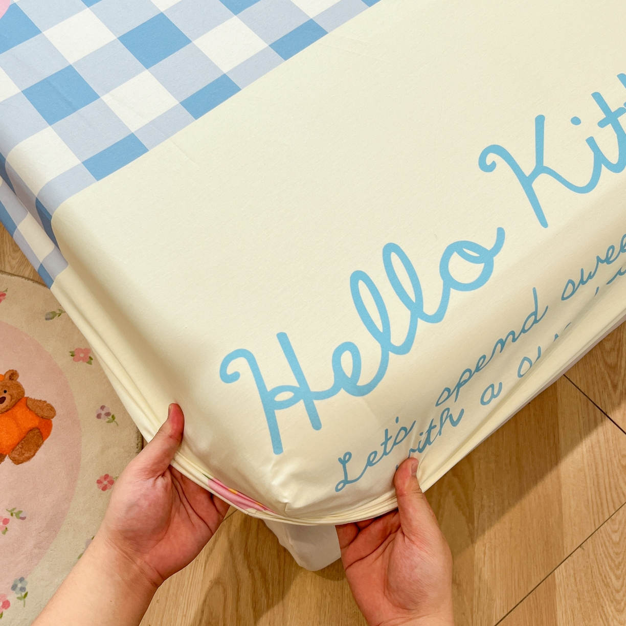 91家纺网 家纺一手货源 找家纺 暮思家居 2025新款正版授权三丽鸥大阪全棉数码印花纯棉单品床笠床笠单件单床笠（专版花型） 棉A版-格子KT