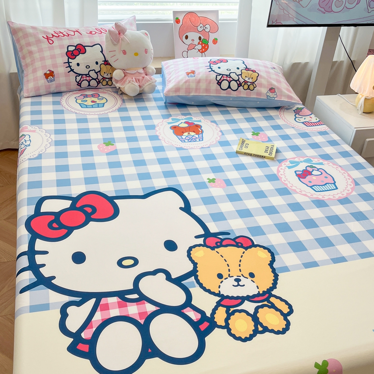 91家纺网 家纺一手货源 找家纺 暮思家居 2025新款正版授权三丽鸥大阪全棉数码印花纯棉单品床笠床笠单件单床笠（专版花型） 棉A版-格子KT