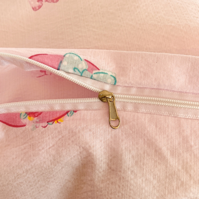 91家纺网 家纺一手货源 找家纺 海岛哥哥 2025新款高克重（110克）云感提花皱皱纱正版三丽鸥四件套系列 童趣美乐蒂