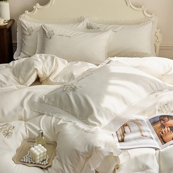 91家纺网 家纺一手货源 找家纺 青泽家纺 2025新款母婴级ins风韩版绣花荷叶边水洗棉磨毛四件套 手捧花白色