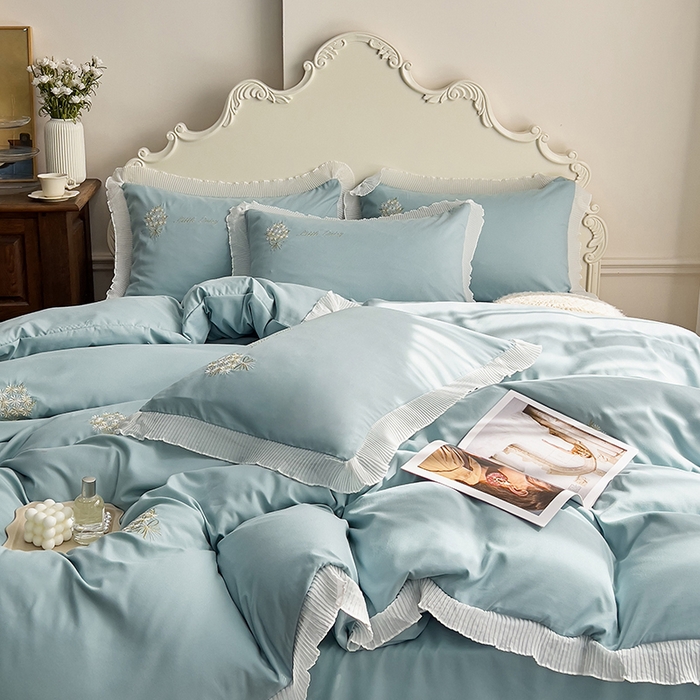 91家纺网 家纺一手货源 找家纺 青泽家纺 2025新款母婴级ins风韩版绣花荷叶边水洗棉磨毛四件套 手捧花蓝