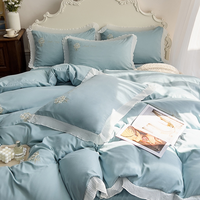 91家纺网 家纺一手货源 找家纺 青泽家纺 2025新款母婴级ins风韩版绣花荷叶边水洗棉磨毛四件套 手捧花蓝