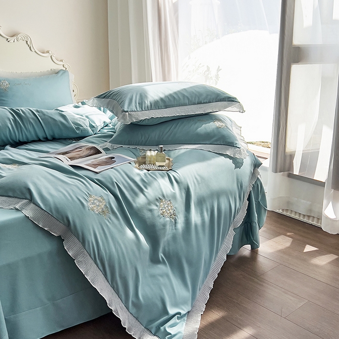 91家纺网 家纺一手货源 找家纺 青泽家纺 2025新款母婴级ins风韩版绣花荷叶边水洗棉磨毛四件套 手捧花蓝