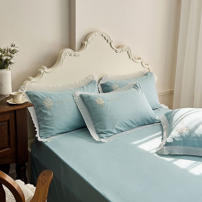 91家纺网 家纺一手货源 找家纺 青泽家纺 2025新款母婴级ins风韩版绣花荷叶边水洗棉磨毛四件套 手捧花蓝