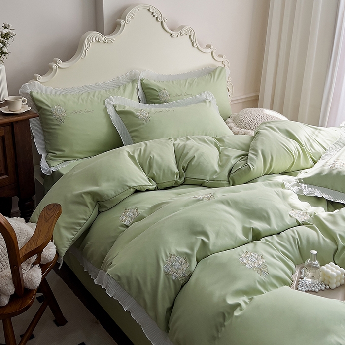 91家纺网 家纺一手货源 找家纺 青泽家纺 2025新款母婴级ins风韩版绣花荷叶边水洗棉磨毛四件套 手捧花绿