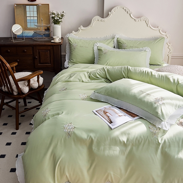 91家纺网 家纺一手货源 找家纺 青泽家纺 2025新款母婴级ins风韩版绣花荷叶边水洗棉磨毛四件套 手捧花绿