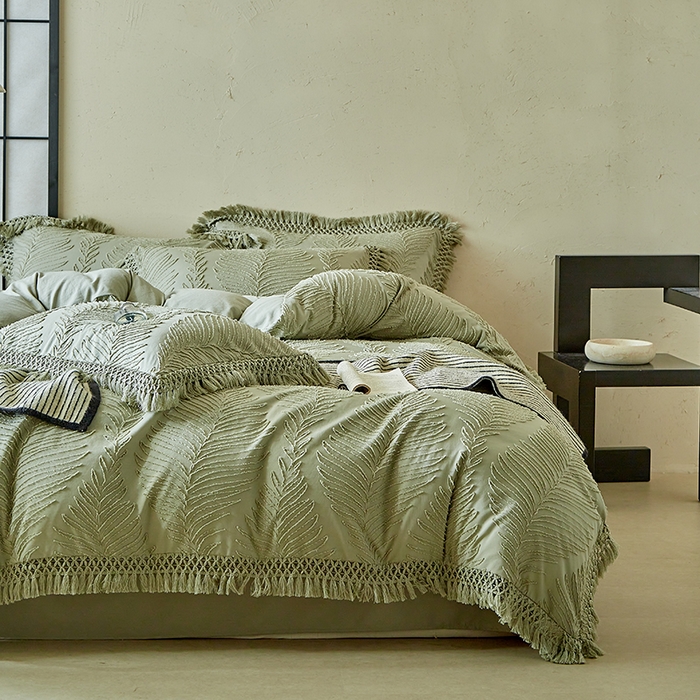 91家纺网 家纺一手货源 找家纺 缘生活 2025新款剪花针叶流苏四件套四季款 民宿首选 剪花针叶旧绿+流苏