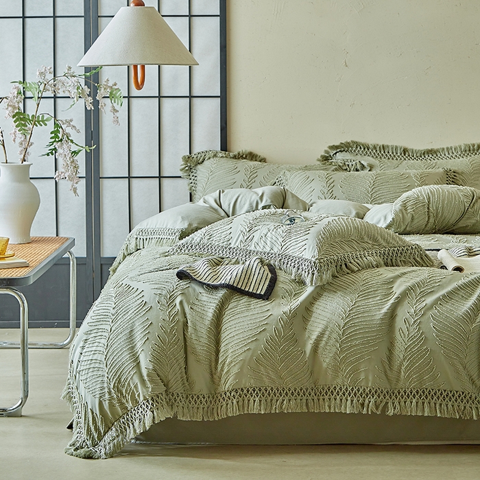 91家纺网 家纺一手货源 找家纺 缘生活 2025新款剪花针叶流苏四件套四季款 民宿首选 剪花针叶旧绿+流苏