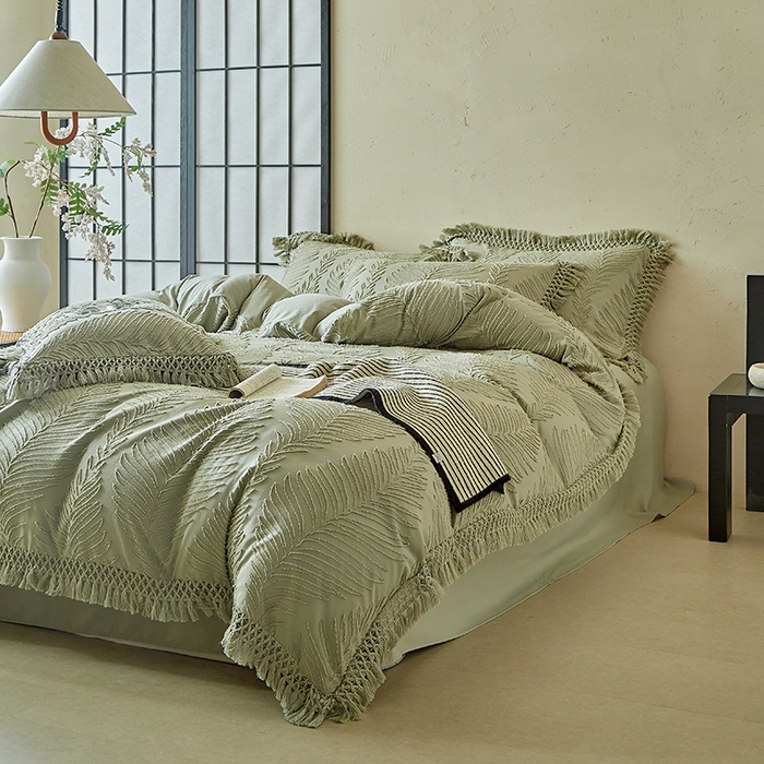 91家纺网 家纺一手货源 找家纺 缘生活 2025新款剪花针叶流苏四件套四季款 民宿首选 剪花针叶旧绿+流苏