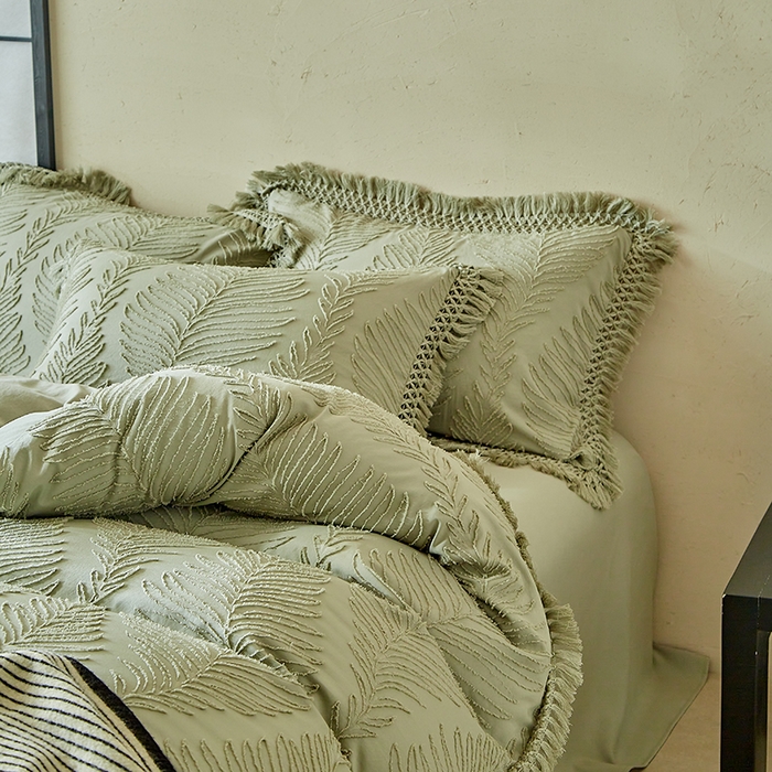 91家纺网 家纺一手货源 找家纺 缘生活 2025新款剪花针叶流苏四件套四季款 民宿首选 剪花针叶旧绿+流苏