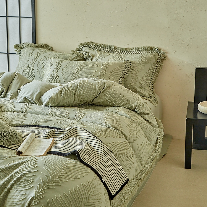 91家纺网 家纺一手货源 找家纺 缘生活 2025新款剪花针叶流苏四件套四季款 民宿首选 剪花针叶旧绿+流苏