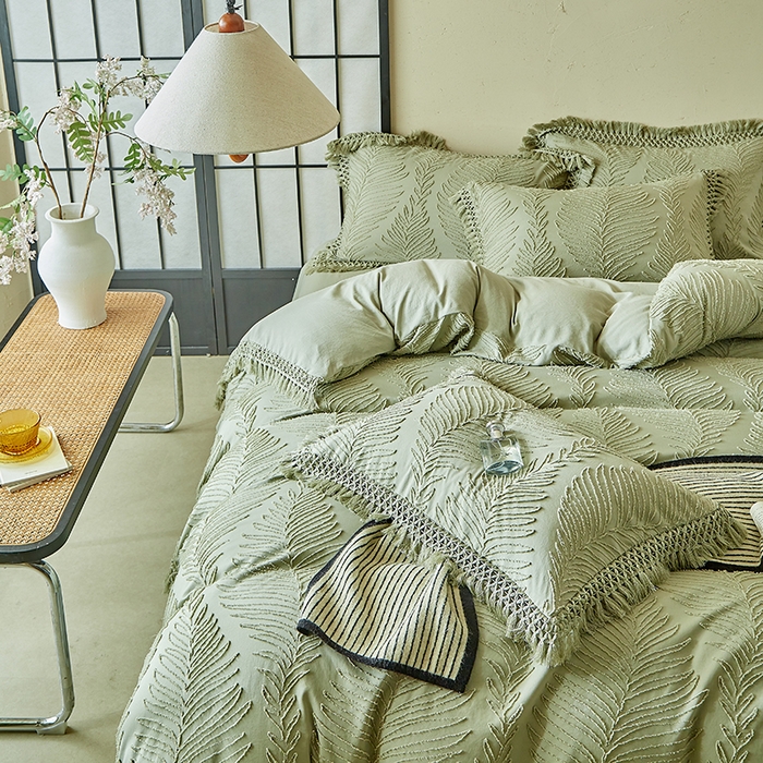 91家纺网 家纺一手货源 找家纺 缘生活 2025新款剪花针叶流苏四件套四季款 民宿首选 剪花针叶旧绿+流苏