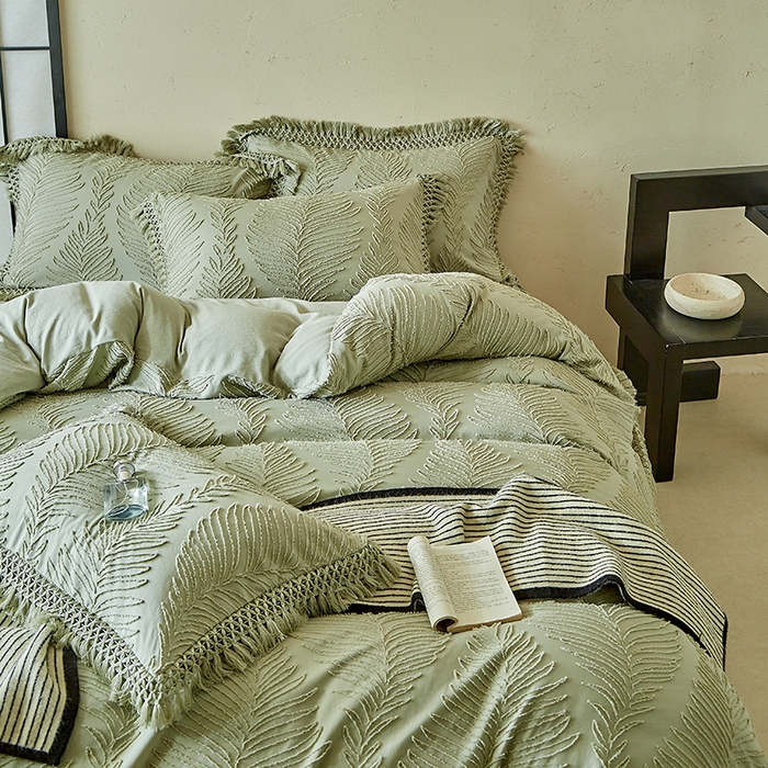 91家纺网 家纺一手货源 找家纺 缘生活 2025新款剪花针叶流苏四件套四季款 民宿首选 剪花针叶旧绿+流苏