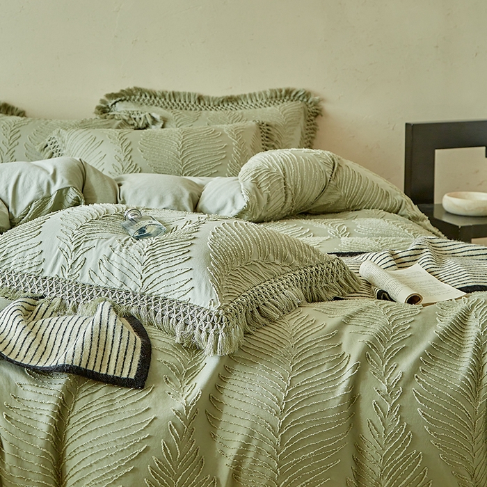 91家纺网 家纺一手货源 找家纺 缘生活 2025新款剪花针叶流苏四件套四季款 民宿首选 剪花针叶旧绿+流苏