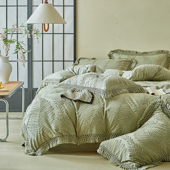 91家纺网 家纺一手货源 找家纺 缘生活 2025新款剪花针叶流苏四件套四季款 民宿首选 剪花针叶旧绿+流苏