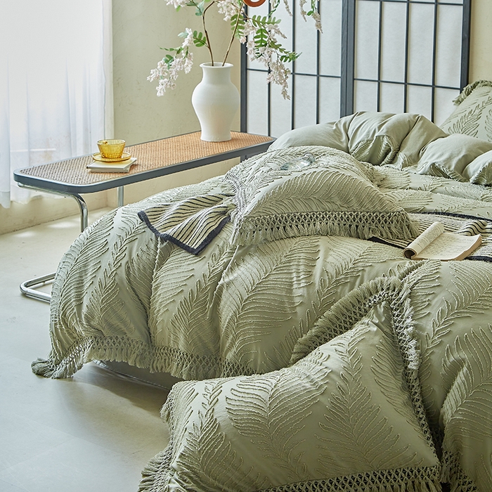 91家纺网 家纺一手货源 找家纺 缘生活 2025新款剪花针叶流苏四件套四季款 民宿首选 剪花针叶旧绿+流苏