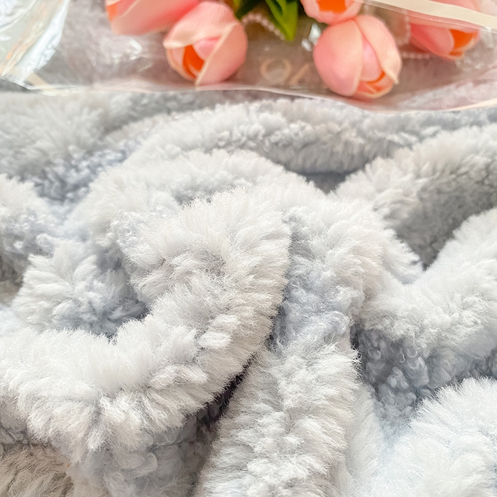 91家纺网 家纺一手货源 找家纺 摩妮卡 2025新款加厚兔兔绒牛奶绒四件套-洛丽塔系列 洛丽塔-湖泊蓝