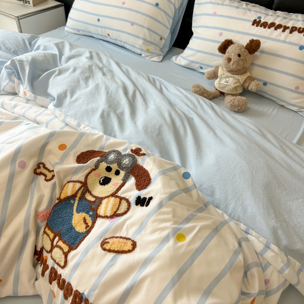 91家纺网 家纺一手货源 找家纺 盼季家纺 2025新款卡通水洗棉毛巾绣四件套 毛巾绣-哈皮狗