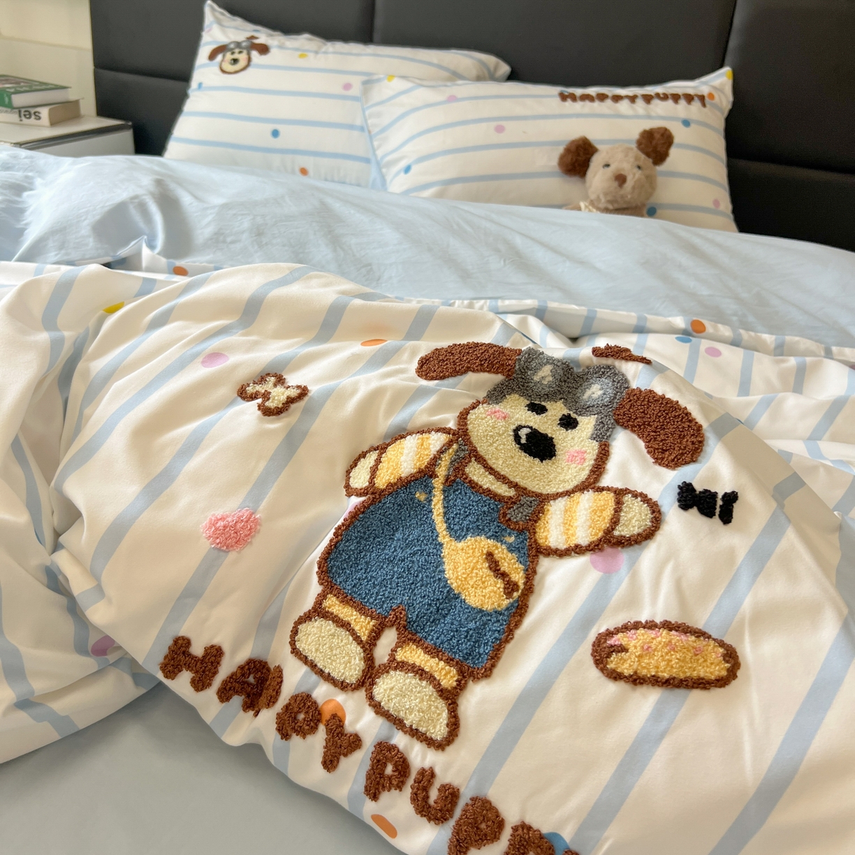 91家纺网 家纺一手货源 找家纺 盼季家纺 2025新款卡通水洗棉毛巾绣四件套 毛巾绣-哈皮狗