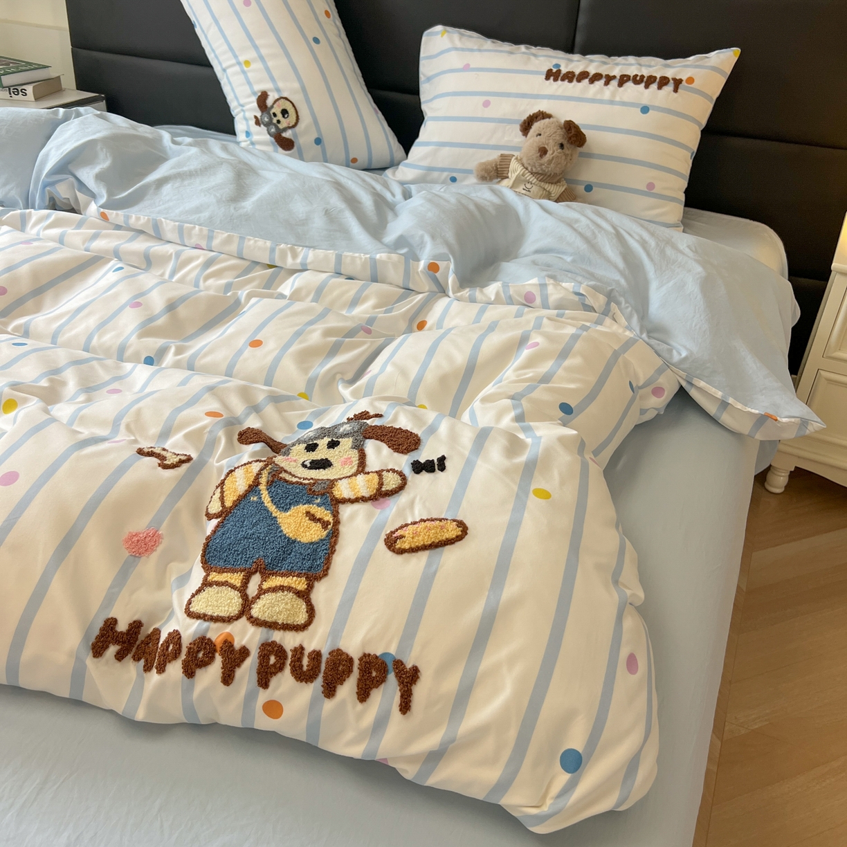 91家纺网 家纺一手货源 找家纺 盼季家纺 2025新款卡通水洗棉毛巾绣四件套 毛巾绣-哈皮狗