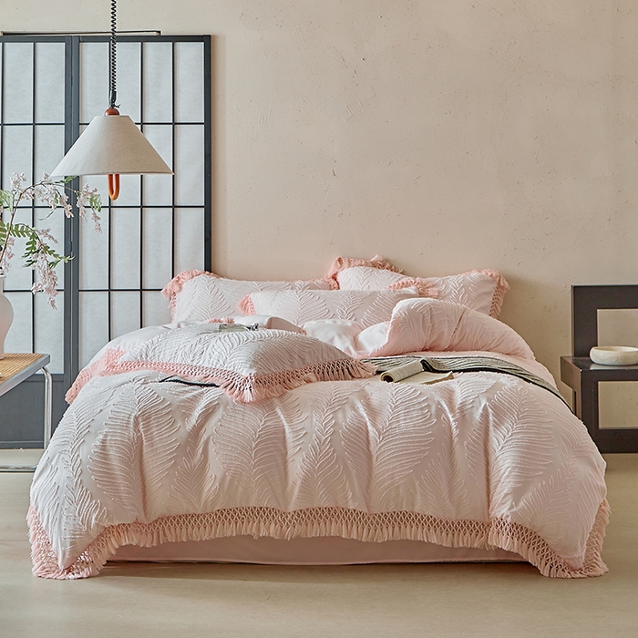 91家纺网 家纺一手货源 找家纺 缘生活 2025新款剪花针叶流苏四件套四季款 民宿首选 剪花针叶浅粉+流苏