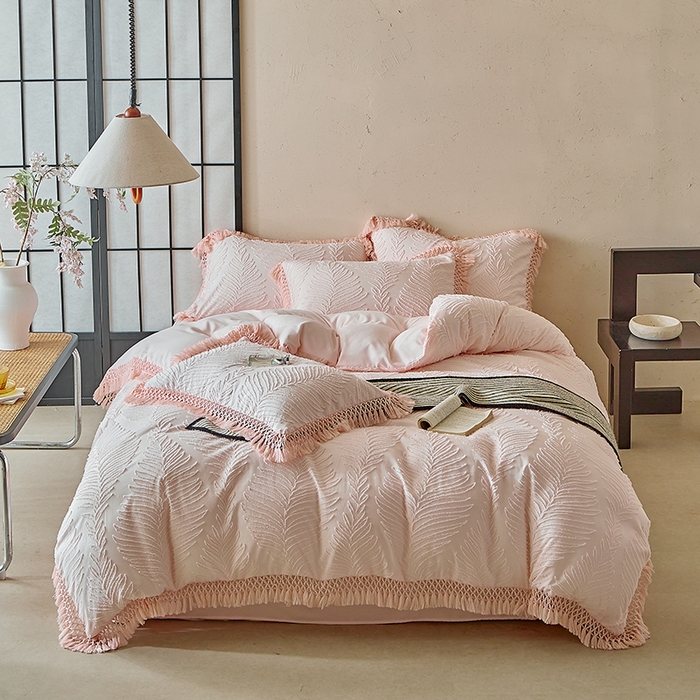 91家纺网 家纺一手货源 找家纺 缘生活 2025新款剪花针叶流苏四件套四季款 民宿首选 剪花针叶浅粉+流苏