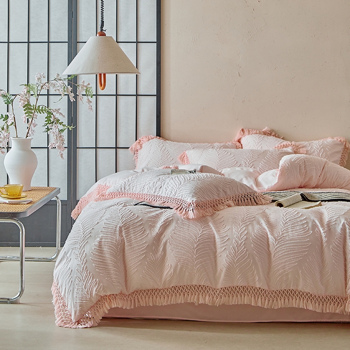 91家纺网 家纺一手货源 找家纺 缘生活 2025新款剪花针叶流苏四件套四季款 民宿首选 剪花针叶浅粉+流苏