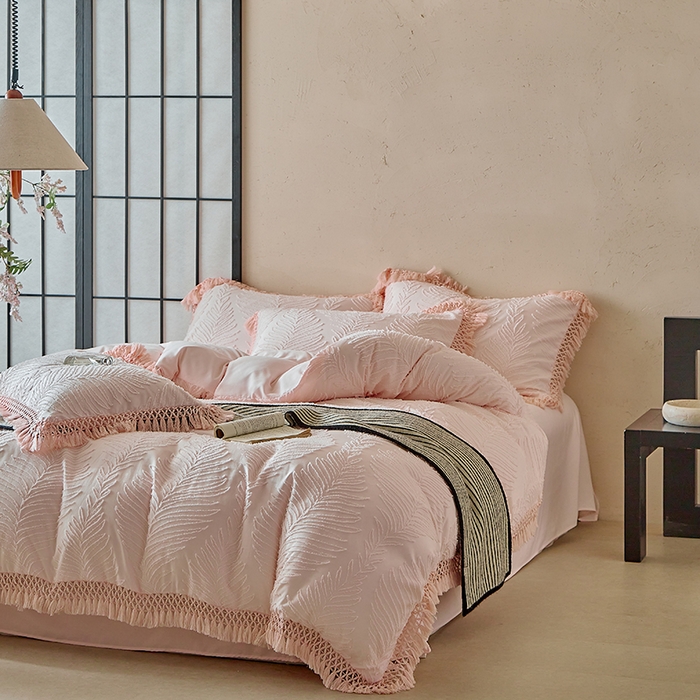 91家纺网 家纺一手货源 找家纺 缘生活 2025新款剪花针叶流苏四件套四季款 民宿首选 剪花针叶浅粉+流苏