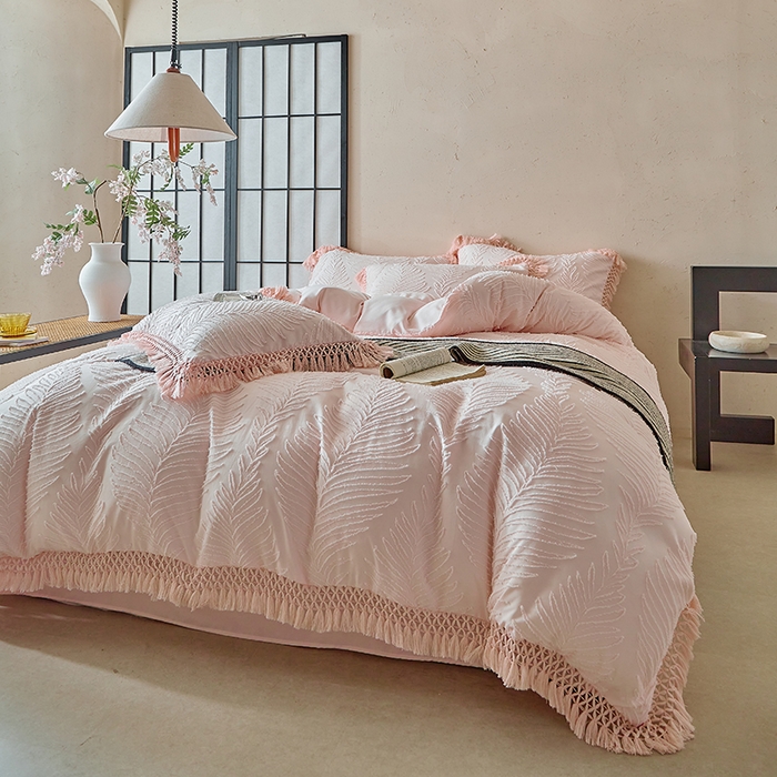 91家纺网 家纺一手货源 找家纺 缘生活 2025新款剪花针叶流苏四件套四季款 民宿首选 剪花针叶浅粉+流苏