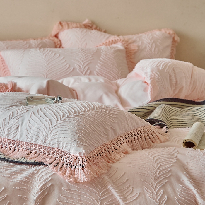 91家纺网 家纺一手货源 找家纺 缘生活 2025新款剪花针叶流苏四件套四季款 民宿首选 剪花针叶浅粉+流苏