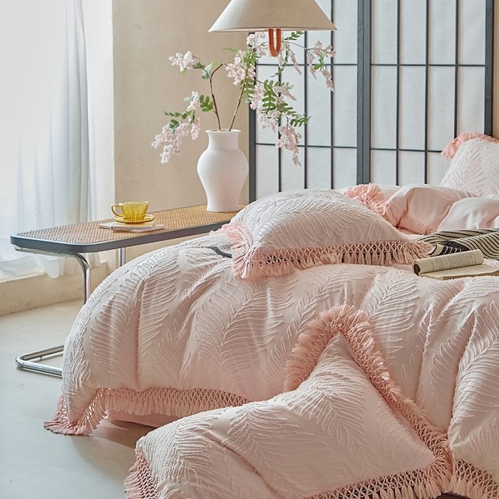 91家纺网 家纺一手货源 找家纺 缘生活 2025新款剪花针叶流苏四件套四季款 民宿首选 剪花针叶浅粉+流苏