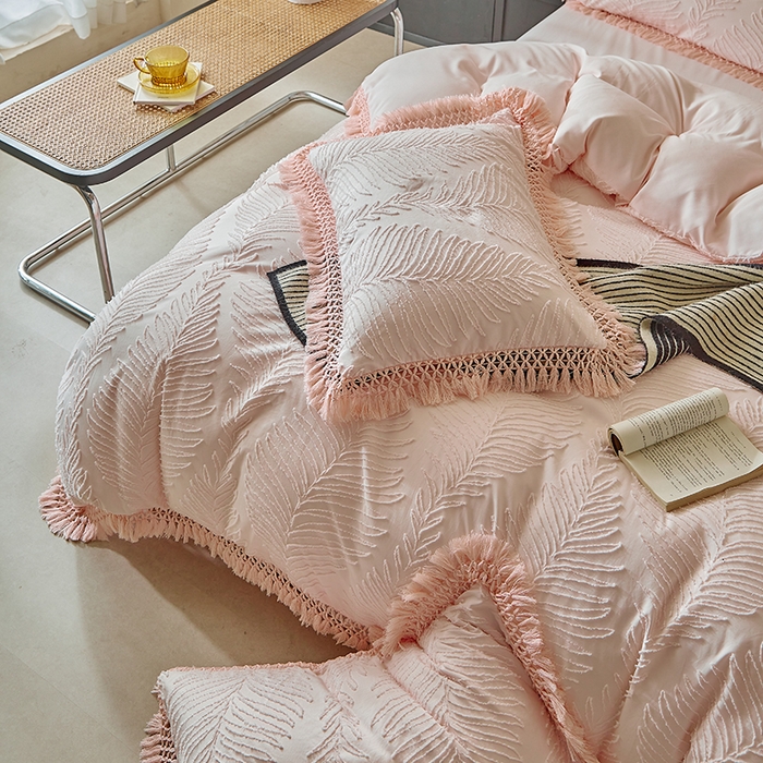 91家纺网 家纺一手货源 找家纺 缘生活 2025新款剪花针叶流苏四件套四季款 民宿首选 剪花针叶浅粉+流苏