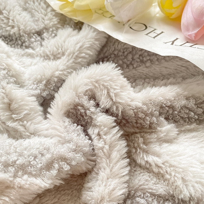 91家纺网 家纺一手货源 找家纺 摩妮卡 2025新款加厚兔兔绒牛奶绒四件套-洛丽塔系列 洛丽塔-蓝灰