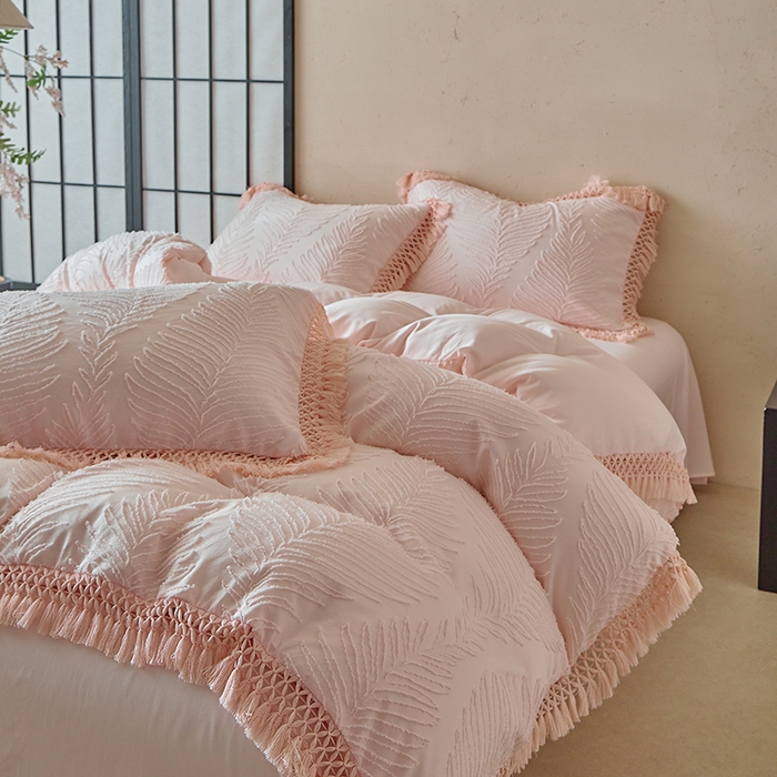 91家纺网 家纺一手货源 找家纺 缘生活 2025新款剪花针叶流苏四件套四季款 民宿首选 剪花针叶浅粉+流苏