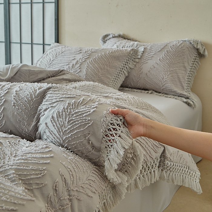 91家纺网 家纺一手货源 找家纺 缘生活 2025新款剪花针叶流苏四件套四季款 民宿首选 剪花针叶浅灰+流苏