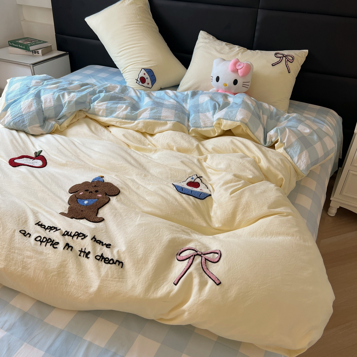 91家纺网 家纺一手货源 找家纺 盼季家纺 2025新款卡通水洗棉毛巾绣四件套 毛巾绣-蓝格丝带酱