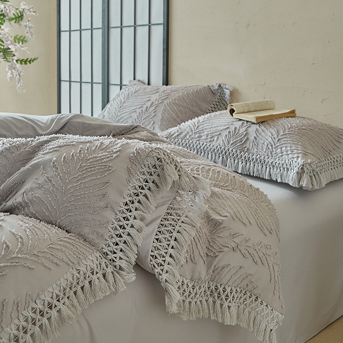 91家纺网 家纺一手货源 找家纺 缘生活 2025新款剪花针叶流苏四件套四季款 民宿首选 剪花针叶浅灰+流苏