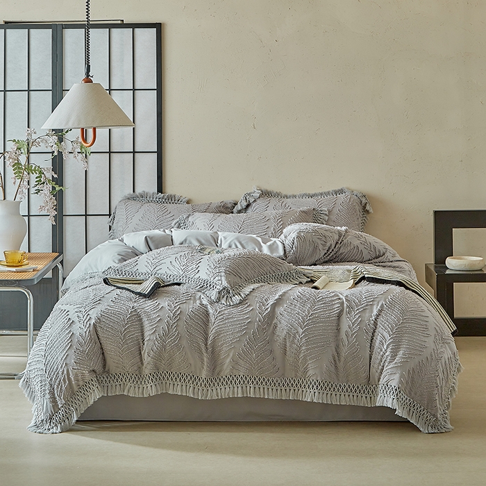 91家纺网 家纺一手货源 找家纺 缘生活 2025新款剪花针叶流苏四件套四季款 民宿首选 剪花针叶浅灰+流苏