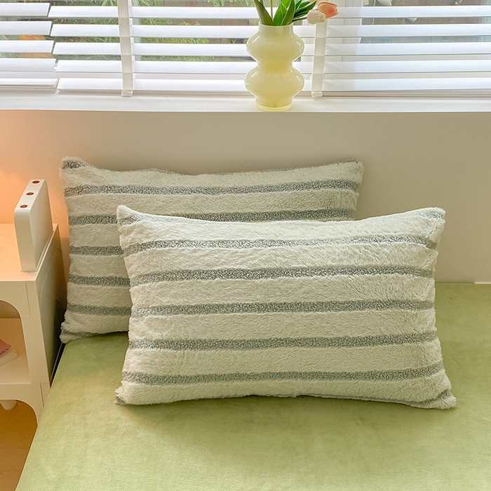 91家纺网 家纺一手货源 找家纺 摩妮卡 2025新款加厚兔兔绒牛奶绒四件套-洛丽塔系列 洛丽塔-暮光绿