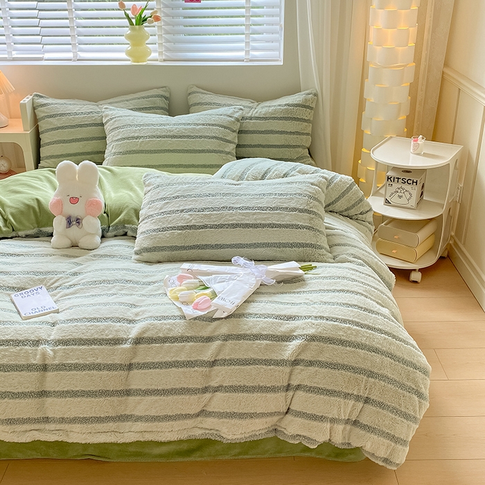 91家纺网 家纺一手货源 找家纺 摩妮卡 2025新款加厚兔兔绒牛奶绒四件套-洛丽塔系列 洛丽塔-暮光绿