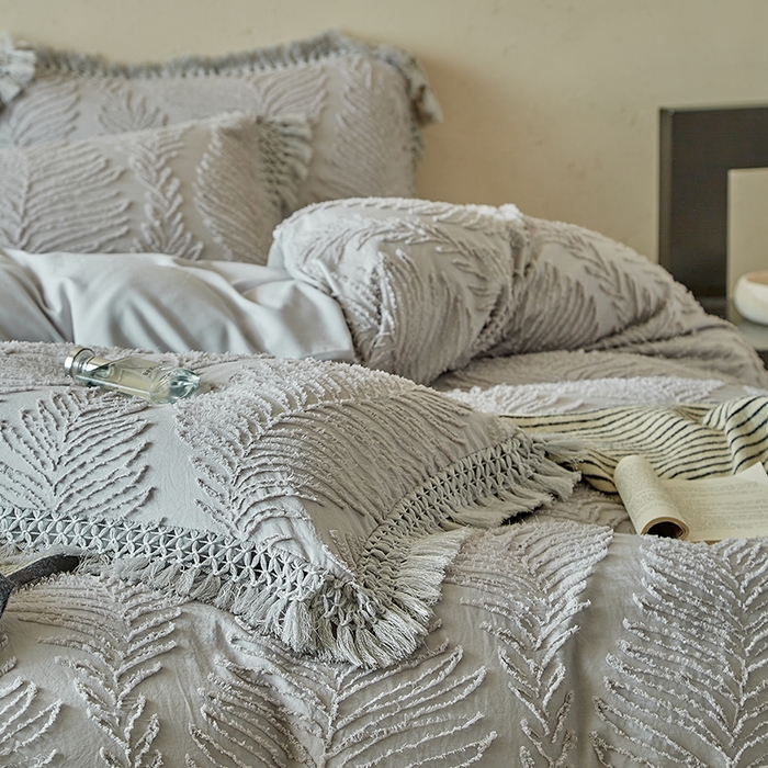 91家纺网 家纺一手货源 找家纺 缘生活 2025新款剪花针叶流苏四件套四季款 民宿首选 剪花针叶浅灰+流苏
