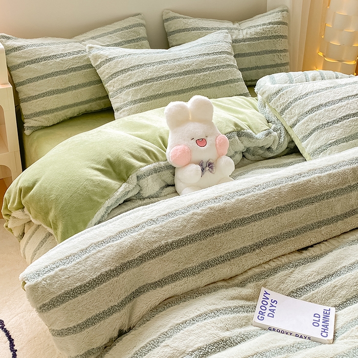 91家纺网 家纺一手货源 找家纺 摩妮卡 2025新款加厚兔兔绒牛奶绒四件套-洛丽塔系列 洛丽塔-暮光绿