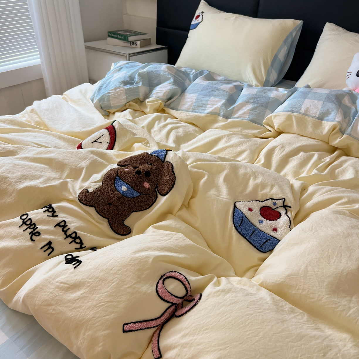 91家纺网 家纺一手货源 找家纺 盼季家纺 2025新款卡通水洗棉毛巾绣四件套 毛巾绣-蓝格丝带酱