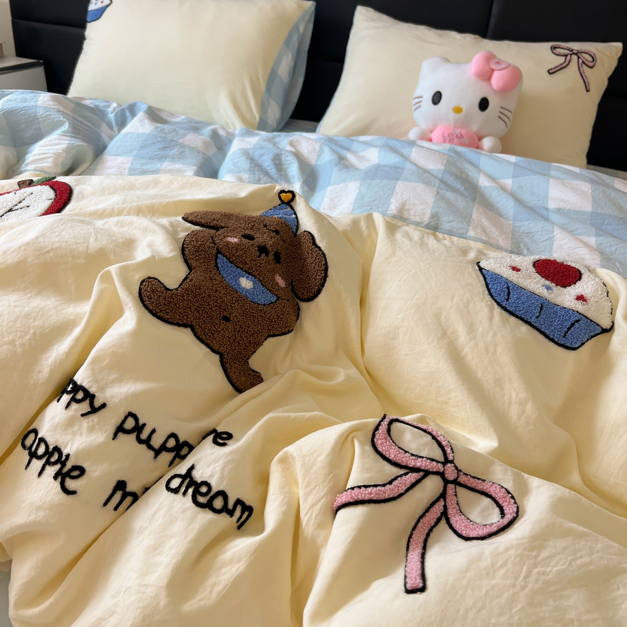 91家纺网 家纺一手货源 找家纺 盼季家纺 2025新款卡通水洗棉毛巾绣四件套 毛巾绣-蓝格丝带酱