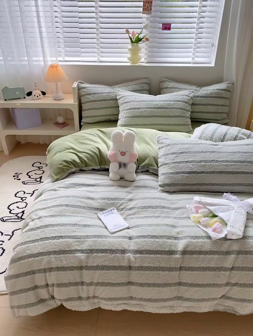 91家纺网 家纺一手货源 找家纺 摩妮卡 2025新款加厚兔兔绒牛奶绒四件套-洛丽塔系列 洛丽塔-暮光绿