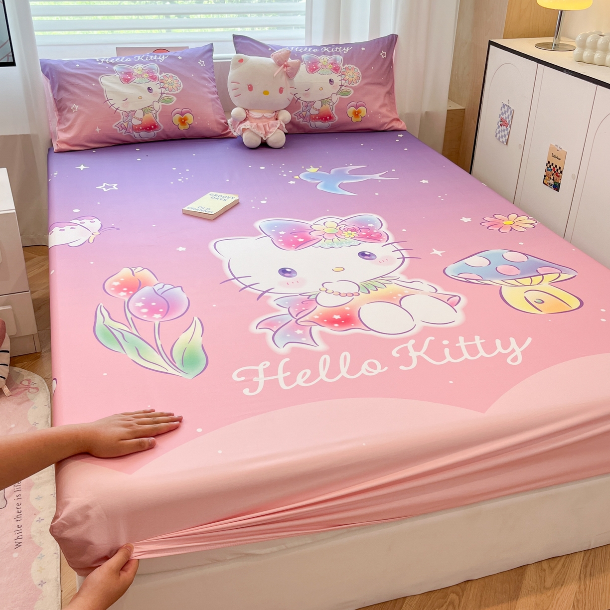 91家纺网 家纺一手货源 找家纺 暮思家居 2025新款正版授权三丽鸥大阪全棉数码印花纯棉单品床笠床笠单件单床笠（专版花型） 棉A版-梦幻KT