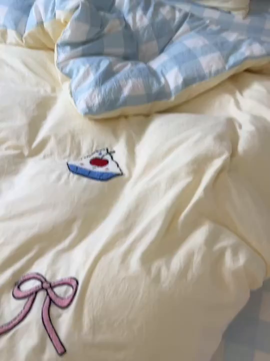 91家纺网 家纺一手货源 找家纺 盼季家纺 2025新款卡通水洗棉毛巾绣四件套 毛巾绣-蓝格丝带酱