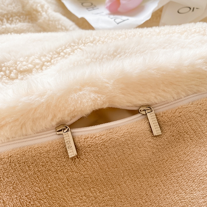 91家纺网 家纺一手货源 找家纺 摩妮卡 2025新款加厚兔兔绒牛奶绒四件套-洛丽塔系列 洛丽塔-奶咖