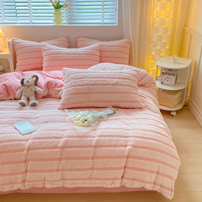 91家纺网 家纺一手货源 找家纺 摩妮卡 2025新款加厚兔兔绒牛奶绒四件套-洛丽塔系列 洛丽塔-妮妮粉